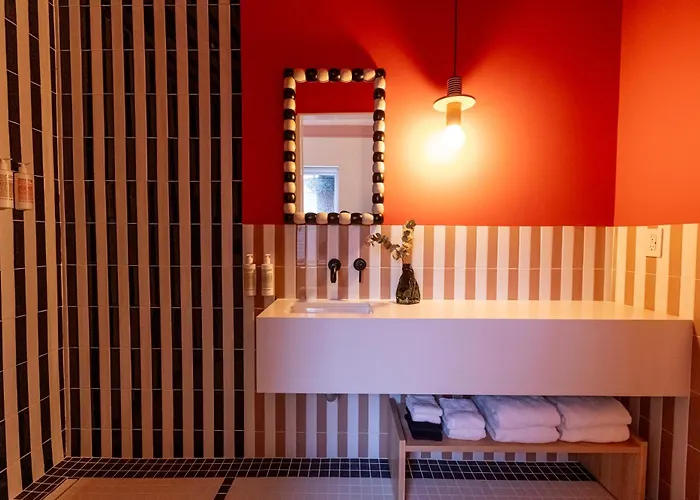 Ode Hostel Toronto